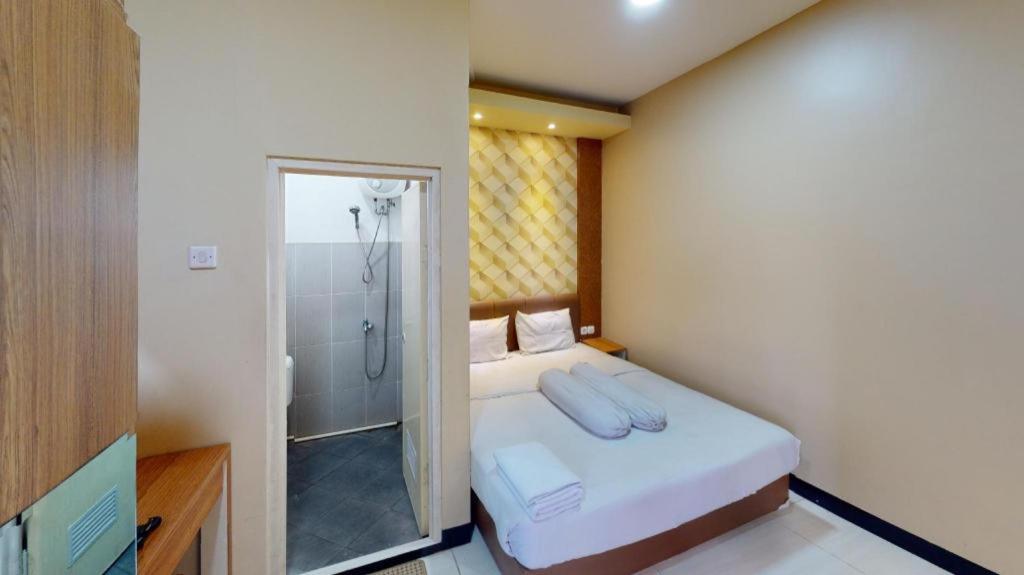 Merr 57 Surabaya Exterior foto